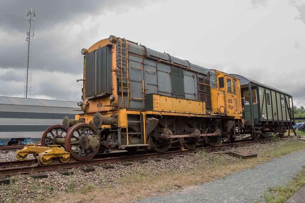 spoorweg spoorwegen hdr ns trein treinen locomotief verkeer transport openbaar vervoer spoor stoomlocomotief station